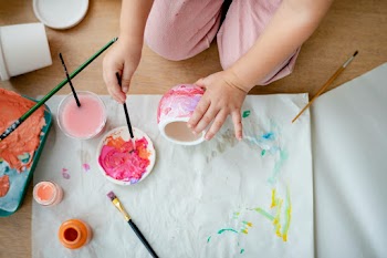 Kid DIY pot painting hobby at home | Free stock photo | High Resolution image