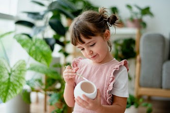 Kid painting a plant pot home diy hobby | Free stock photo | High Resolution image
