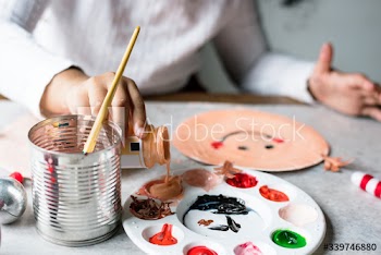 Kid painting Santa on a paper plate