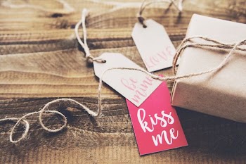 Kiss Me tag on box