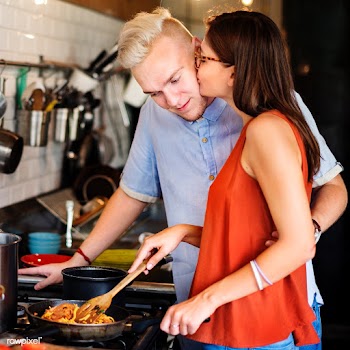 Kitchen bonding couple | Free stock photo - 80406