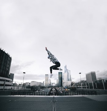 Lady jumping high, free public | Free Photo - rawpixel