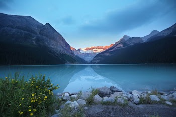 Lake and moutain