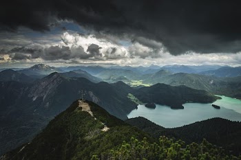 lake between mountains