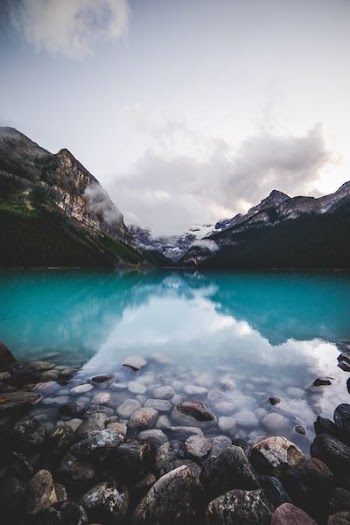 lake photo during daytime