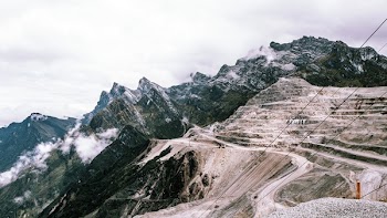 Landmark Photography of Gray and Brown Cliff Formations