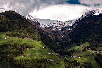 landscape photography of houses on mountain