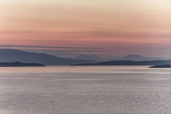 landscape photography of ocean and mountains