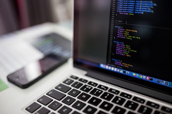 Laptop screen display CSS