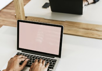 Laptop screen mockup Free Psd