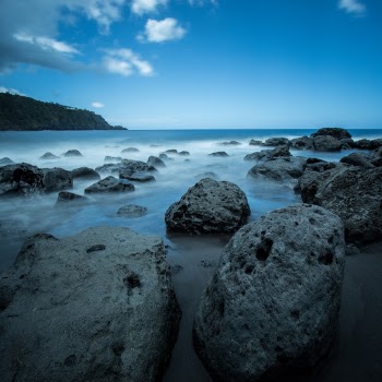 Last day of my vacation, on the way back to the airport. A quick rest at La Marine Langevin in La Réunion. It was worth it. The black rocks and sand were a perfect contrast to the blue sea and sky.