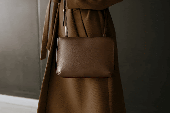Leather bag mockup, women's fashion | Free PSD Mockup - rawpixel