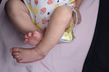 Legs and feet of baby | Free Photo - rawpixel