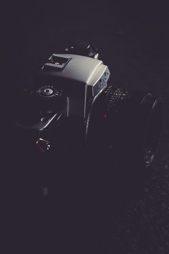Leica R7 from 1994. Made with Canon 5d Mark III and loved analog lens, Leica Elmarit-R 2.8 / 35mm (Year: 1978)