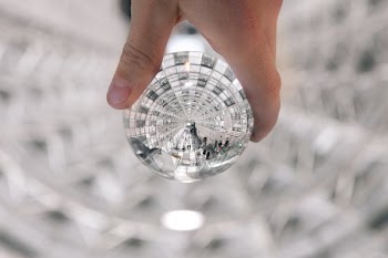 Lensball Tunnell At Train Station