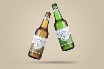 Levitating Beer Bottle Mockup pa tradit 12 330 ml 4.5% 45% alc/vol 330 ml 10 fla2 eer ioni ltaste2 ber beer 31s hone 
