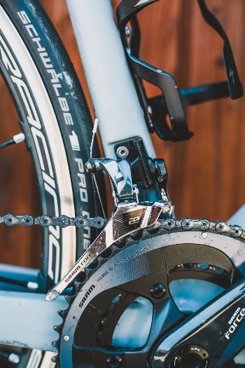 Lightweight Carbon Racingbikes: www.edelstenbikes.com – Made with Canon 5d Mark III and loved analog lens, Leica Summilux-R 1.4 / 50mm (Year: 1983)