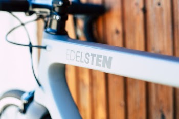 Lightweight Carbon Racingbikes: www.edelstenbikes.com – Made with Canon 5d Mark III and loved analog lens, Leica Summilux-R 1.4 / 50mm (Year: 1983)