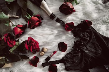 Lingerie Champagne Lipstick Roses