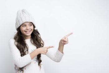 Little girl pointing with her fingers to the left Free Photo