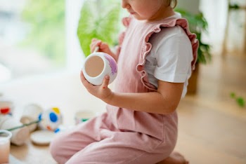 Little girl pot painting at home | Free stock photo | High Resolution image