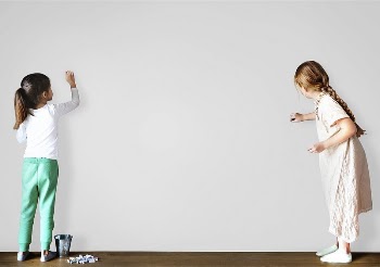 Little girls drawing on an | Free PSD Mockup - rawpixel