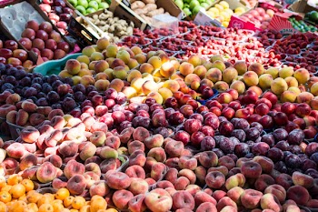 Local summer fruit market 