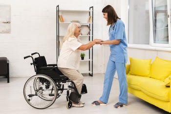 Long shot caregiver helping old woman Free Photo