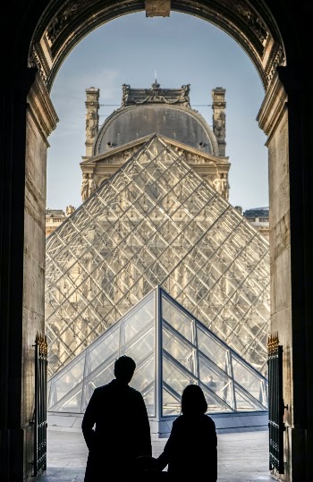 Love near Louvre museum.