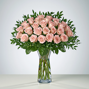 Lush Pink Rose Bouquet in Clear Glass Vase