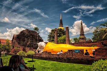 Lying Buddha Statue