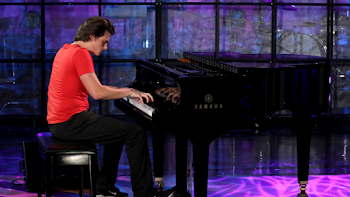 Macomb County's piano-playing pizza boy shows off his chops for Ellen