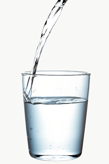 Macro shot of pouring water into a glass design element | Free  transparent png - 2340598