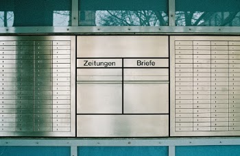 Made with Leica R7 (Year: 1994) and Leica Elmarit-R 2.8 / 35mm (Year: 1978). Analog scan via meinfilmlab.de: Fuji Frontier SP-3000. Film reel: Fuji Superia X-TRA 400