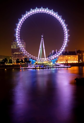 Magnificent London Eye at nightime