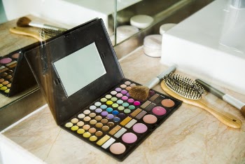 Makeup Palette Case With Brush