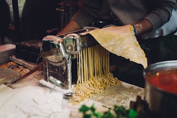 Making fresh homemade pasta 