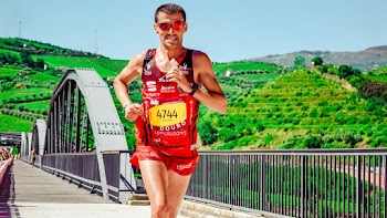 Male Runner Wearing Jersey With Bib Number 4744