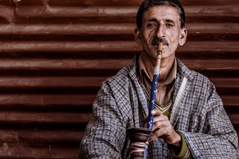 Male Wearing Gray and Black Long-sleeved Shirt Smoking Hookah