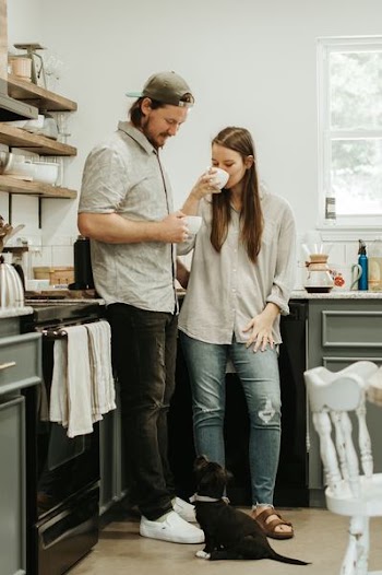 man and woman drinking coffee