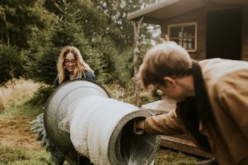 Man and woman wrapping a Christmas | Free Photo - rawpixel