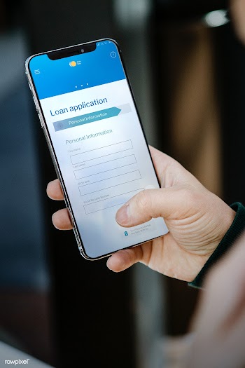 Man applying for a loan on a mobile phone mockup during the coronaviru.. | Free  psd mockup - 2312710