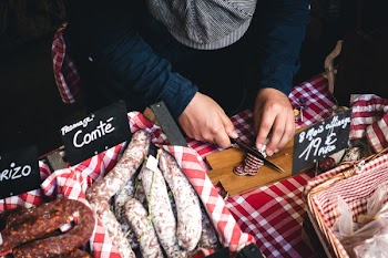 Man cutting organic sausage 