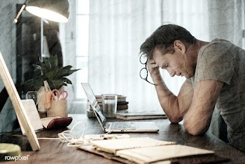 Man depressing from economic impact of coronavirus pandemic | Free  photo - 2302984