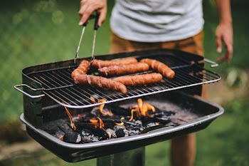 Man grilling sausages 