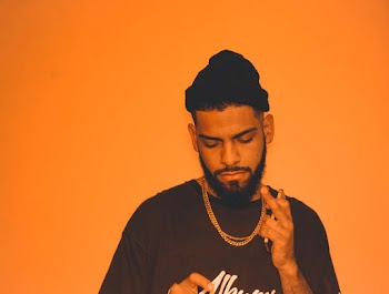 Man In Black Crew Neck Shirt