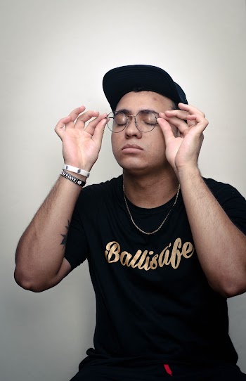 Man in Black Crew Neck T-shirt Wearing Black Framed Eyeglasses