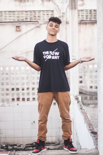 Man In Crew Neck Shirt