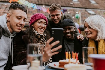 Man lexamining a friend group | Free Photo - rawpixel