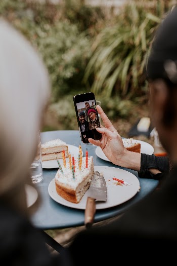 Man lexamining a friend group | Free Photo - rawpixel